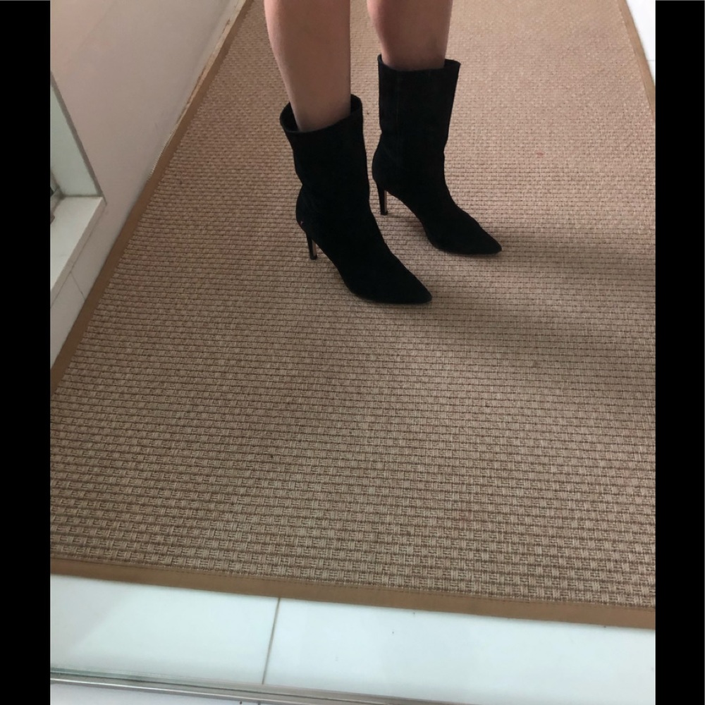 Sz 11 black suede Calvin Klein boots.